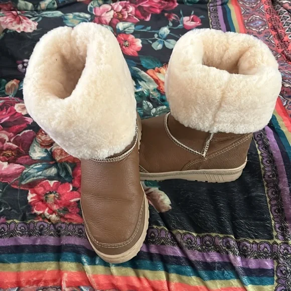 Australian Uggs brown leather. - Picture 2 of 7